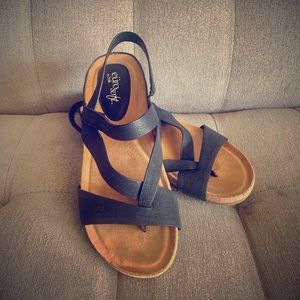 Eurosoft black straps sandals 8
